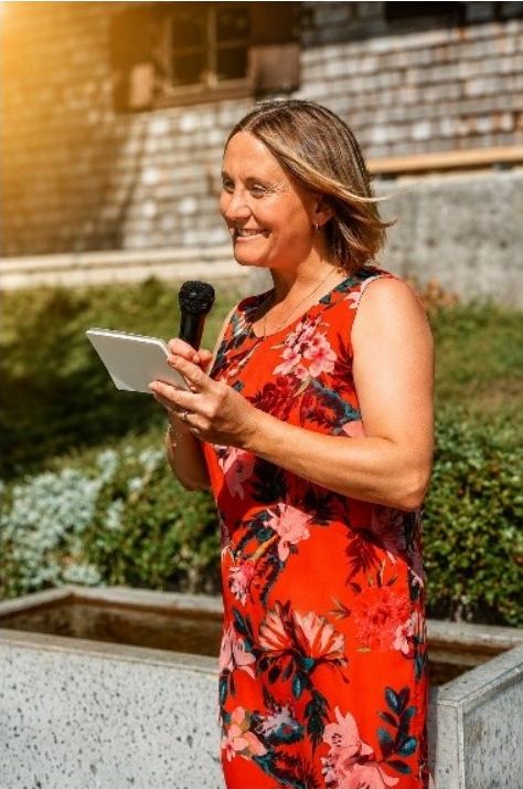 Leonie bei einer Trauung